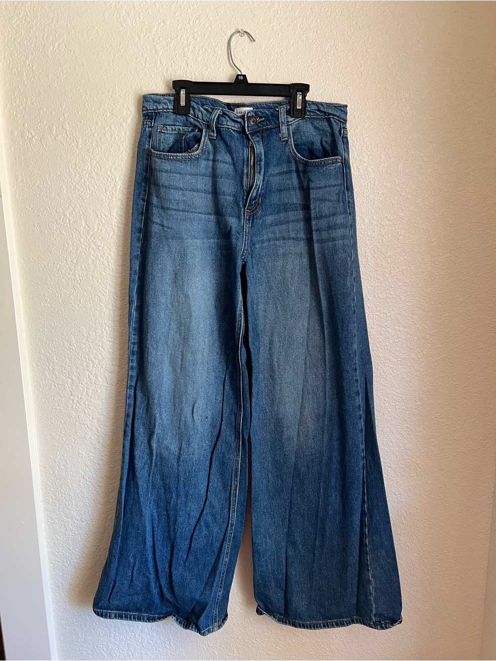 Sneak Peek Wide-Leg Jeans in Blue Wash